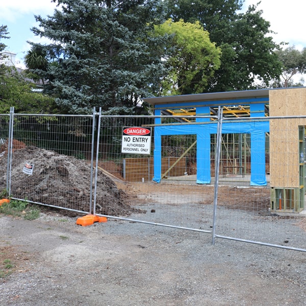 do you deliver and install temporary fencing and what's the price for this in Sagamore MA